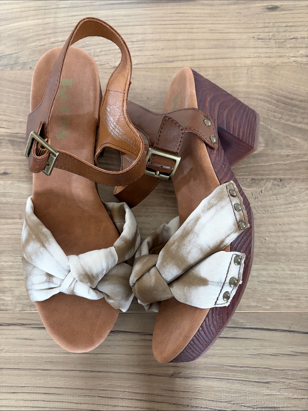 Korks Women's Tan Leather Platform Sandals with Knotted Beige Straps